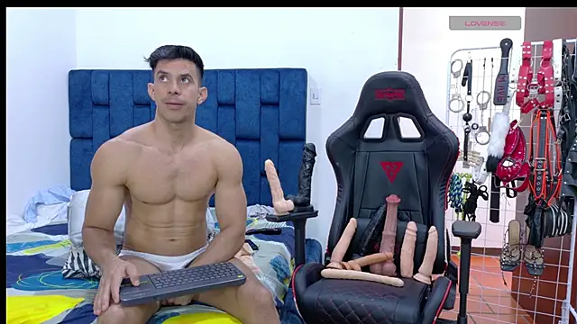 JoseRumbero26 online show from April 2026 08:09:02 PM