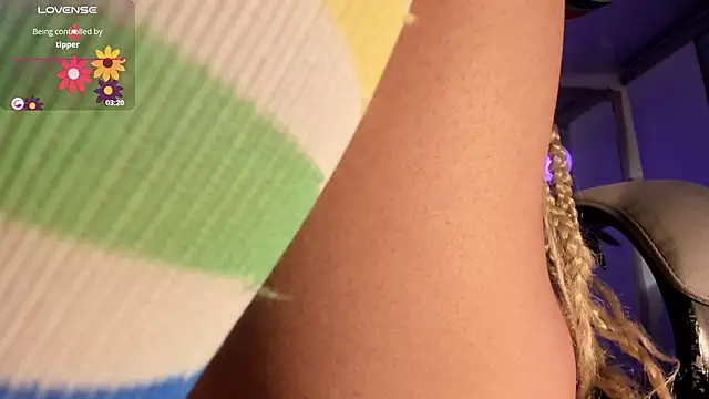 Snapshot of conny__curly chatting on January 2025 05:11:01 PM conny curly online show from January 2025 05:11:01 PM