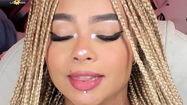 Snapshot of conny__curly chatting on January 2025 04:35:01 PM conny curly online show from January 2025 04:35:01 PM