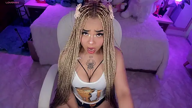 Snapshot of conny__curly chatting on February 2025 01:09:02 PM conny curly online show from February 2025 01:09:02 PM