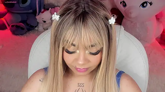 Snapshot of conny__curly chatting on March 2025 04:32:02 PM conny curly online show from March 2025 04:32:02 PM