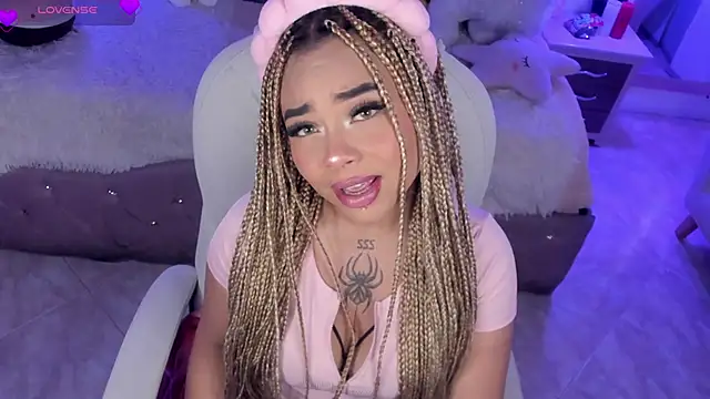 Snapshot of conny__curly chatting on March 2025 01:20:02 PM conny curly online show from March 2025 01:20:02 PM