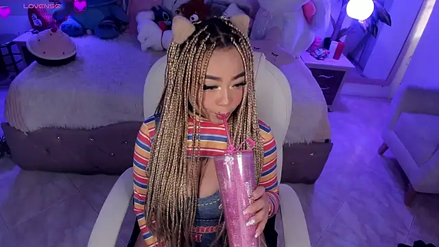 Snapshot of conny__curly chatting on March 2025 01:37:02 PM conny curly online show from March 2025 01:37:02 PM