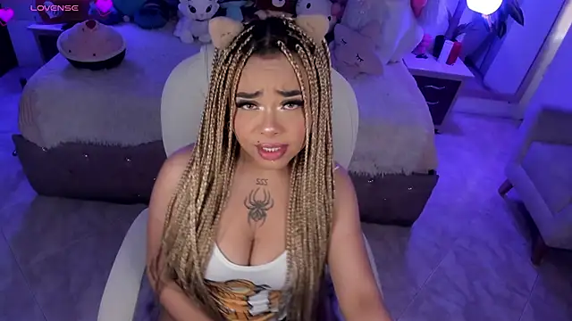 Snapshot of conny__curly chatting on March 2025 01:12:02 PM conny curly online show from March 2025 01:12:02 PM