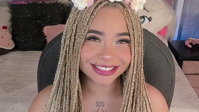 Snapshot of conny__curly chatting on November 2025 01:09:02 PM conny curly online show from November 2025 01:09:02 PM