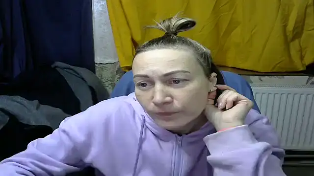 wLESLYMOSw online show from December 2024 06:48:01 PM