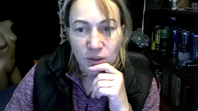 wLESLYMOSw online show from October 2025 11:02:01 AM