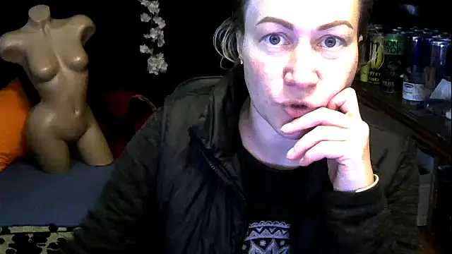 wLESLYMOSw online show from October 2025 09:30:01 AM