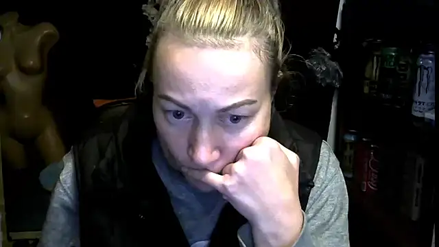 wLESLYMOSw online show from November 2025 09:58:01 AM