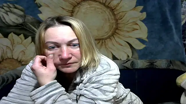 wLESLYMOSw online show from March 2026 07:33:01 PM