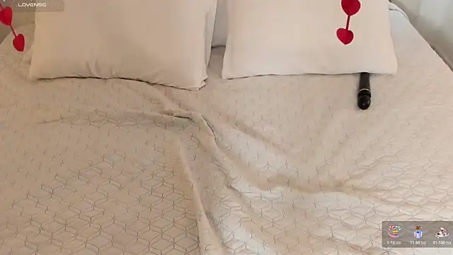 Snapshot of EmmaSanzz_ chatting on February 2025 12:27:01 PM EmmaSanzz online show from February 2025 12:27:01 PM