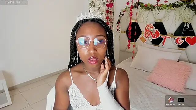 Snapshot of EmmaSanzz_ chatting on February 2025 11:44:02 AM EmmaSanzz online show from February 2025 11:44:02 AM