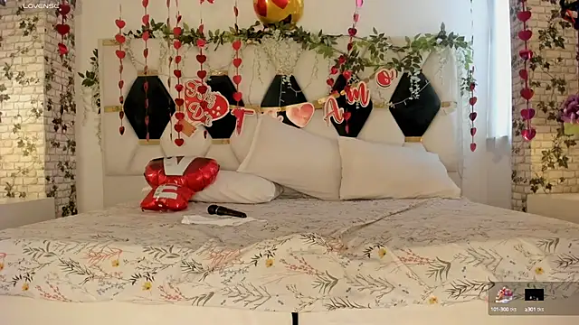 Snapshot of EmmaSanzz_ chatting on February 2025 02:38:01 PM EmmaSanzz online show from February 2025 02:38:01 PM