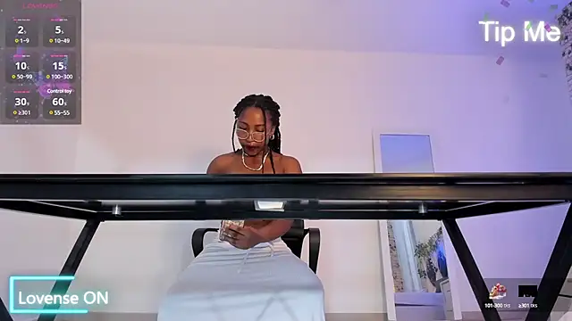 Snapshot of EmmaSanzz_ chatting on March 2025 11:29:02 AM EmmaSanzz online show from March 2025 11:29:02 AM