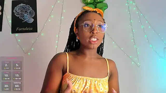 Snapshot of EmmaSanzz_ chatting on March 2025 11:44:02 AM EmmaSanzz online show from March 2025 11:44:02 AM