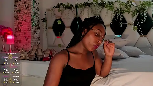 Snapshot of EmmaSanzz_ chatting on March 2025 05:39:01 PM EmmaSanzz online show from March 2025 05:39:01 PM