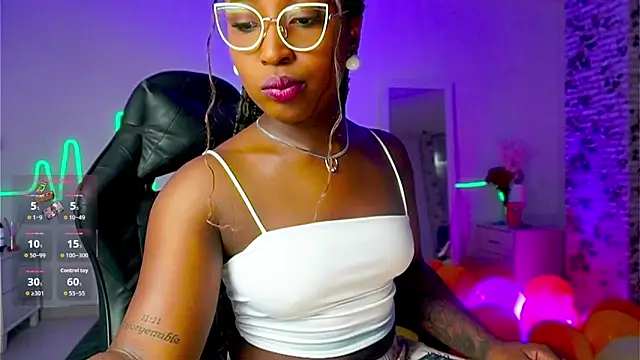 Snapshot of EmmaSanzz_ chatting on September 2025 11:35:02 AM EmmaSanzz online show from September 2025 11:35:02 AM