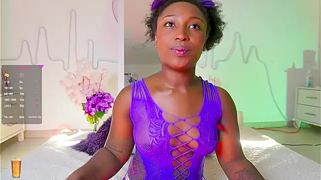 Snapshot of EmmaSanzz_ chatting on September 2025 11:37:01 AM EmmaSanzz online show from September 2025 11:37:01 AM