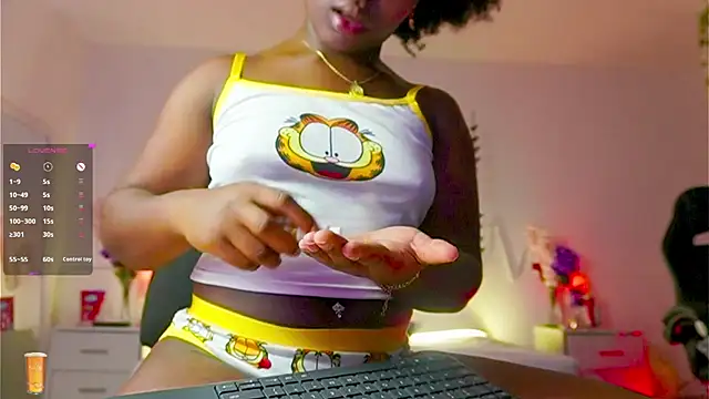 Snapshot of EmmaSanzz_ chatting on October 2025 11:39:01 AM EmmaSanzz online show from October 2025 11:39:01 AM