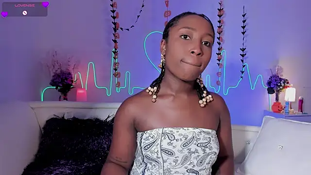 Snapshot of EmmaSanzz_ chatting on October 2025 11:22:02 AM EmmaSanzz online show from October 2025 11:22:02 AM