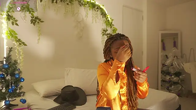 Snapshot of EmmaSanzz_ chatting on November 2025 11:35:01 AM EmmaSanzz online show from November 2025 11:35:01 AM