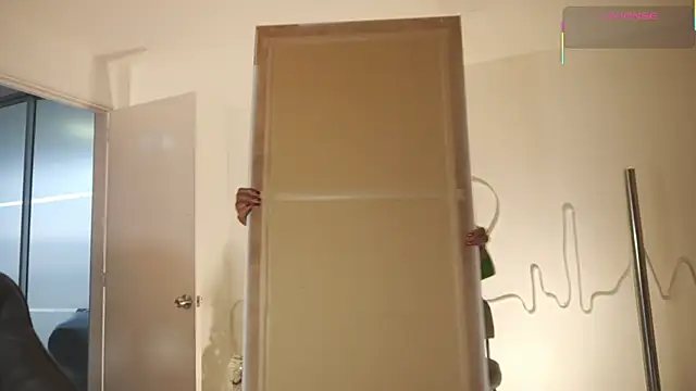 EmmaSanzz  online show from December 2025 12:01:02 PM