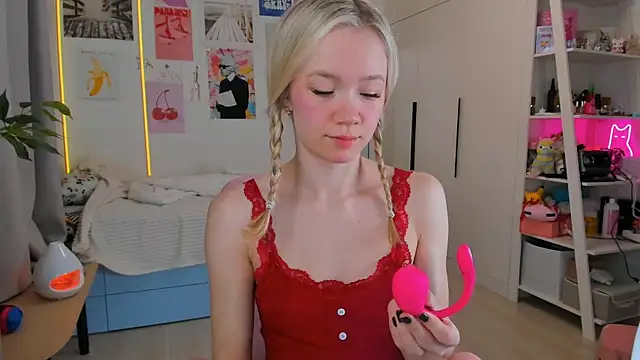 Snapshot of Lily_Young chatting on March 2026 03:22:01 AM Lily Young online show from March 2026 03:22:01 AM