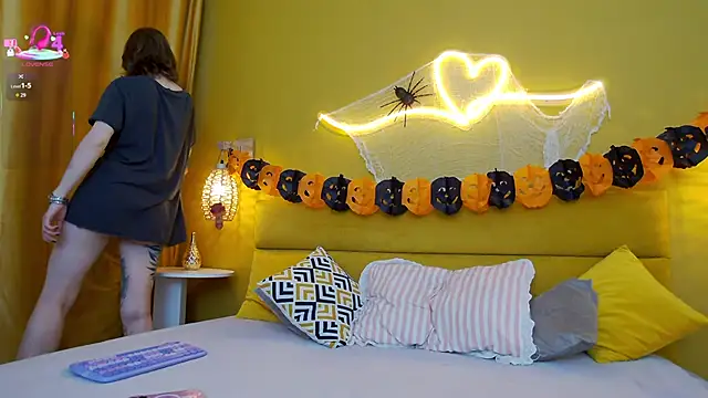 Snapshot of lessysweety chatting on October 2025 02:22:02 AM lessysweety online show from October 2025 02:22:02 AM