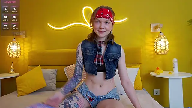 Snapshot of lessysweety chatting on November 2025 03:27:01 AM lessysweety online show from November 2025 03:27:01 AM