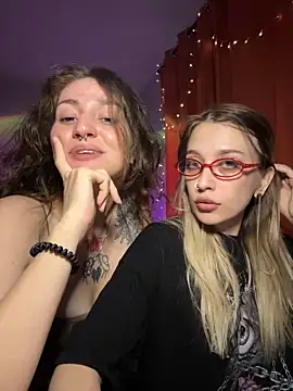 Snapshot of Dooubletroublee chatting on December 2024 01:37:02 AM Dooubletroublee online show from December 2024 01:37:02 AM