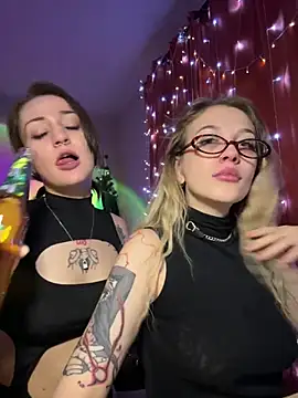 Snapshot of Dooubletroublee chatting on January 2025 02:03:01 AM Dooubletroublee online show from January 2025 02:03:01 AM