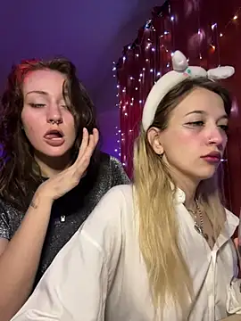 Snapshot of Dooubletroublee chatting on January 2025 10:46:02 PM Dooubletroublee online show from January 2025 10:46:02 PM