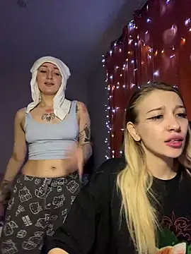 Snapshot of Dooubletroublee chatting on February 2025 10:28:02 PM Dooubletroublee online show from February 2025 10:28:02 PM