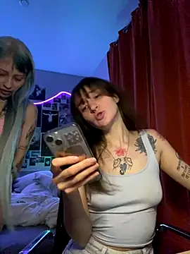 Snapshot of Dooubletroublee chatting on October 2025 11:21:02 PM Dooubletroublee online show from October 2025 11:21:02 PM