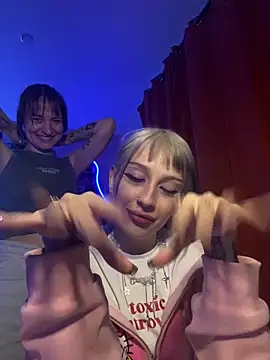 Dooubletroublee online show from November 2025 11:25:01 PM