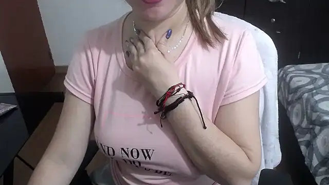 Snapshot of Luna_girlhot_ chatting on February 2025 04:36:02 AM Luna girlhot  online show from February 2025 04:36:02 AM