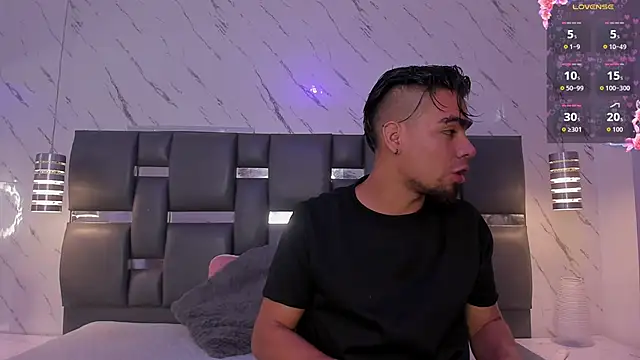 PittAndLunaa online show from April 2026 12:21:01 PM