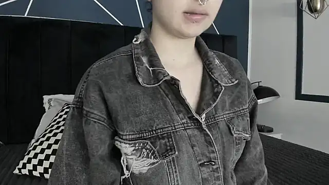 Adeelinee online show from March 2025 07:42:02 PM