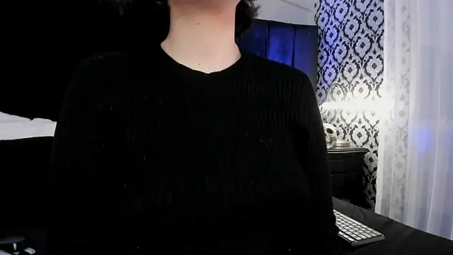 Adeelinee online show from September 2025 07:37:02 PM