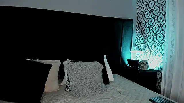 Adeelinee online show from May 2026 07:52:02 PM