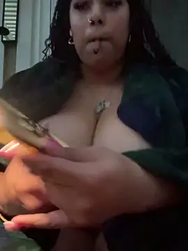 Snapshot of lovelymyah chatting on February 2025 01:34:02 AM lovelymyah online show from February 2025 01:34:02 AM