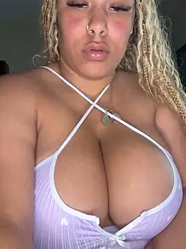 Snapshot of lovelymyah chatting on March 2025 12:18:02 AM lovelymyah online show from March 2025 12:18:02 AM