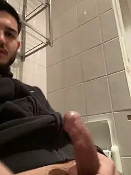 Snapshot of Furko_33 chatting on December 2024 04:32:02 PM Furko 33 online show from December 2024 04:32:02 PM