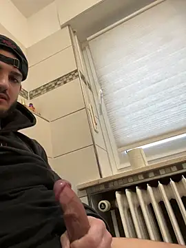 Snapshot of Furko_33 chatting on February 2025 03:59:02 PM Furko 33 online show from February 2025 03:59:02 PM