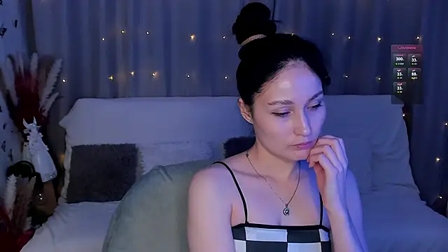 Snapshot of LisaMooore chatting on January 2025 02:40:02 AM LisaMooore online show from January 2025 02:40:02 AM