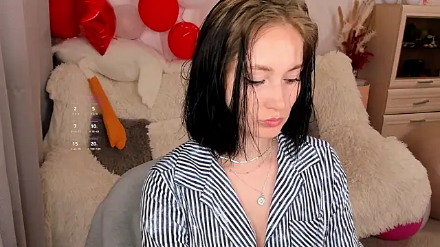 LisaMooore online show from July 2026 04:02:01 PM
