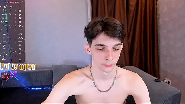 Snapshot of Aaron_Boom chatting on April 2026 09:40:02 PM Aaron Boom online show from April 2026 09:40:02 PM