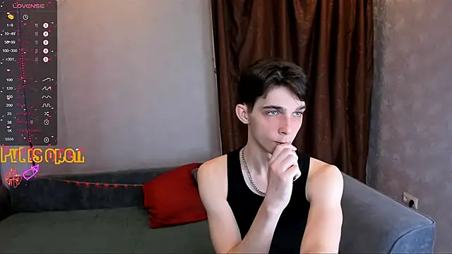 Snapshot of Aaron_Boom chatting on April 2026 10:01:01 PM Aaron Boom online show from April 2026 10:01:01 PM