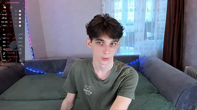 Snapshot of Aaron_Boom chatting on April 2026 01:09:02 PM Aaron Boom online show from April 2026 01:09:02 PM
