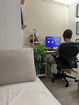 Snapshot of Rae_Lil_White chatting on April 2026 12:43:02 AM Rae Lil White online show from April 2026 12:43:02 AM